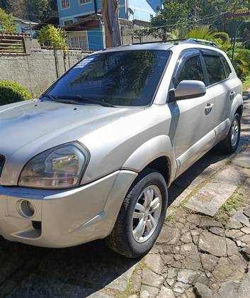 HYUNDAI TUCSON 2.0 MPFI GLS 16V 143CV 2WD GASOLINA 4P AUTOMÁTICO HYUNDAI TUCSON 2.0 MPFI GLS 16V 143CV 2WD GASOLINA 4P AUTOMÁTICO